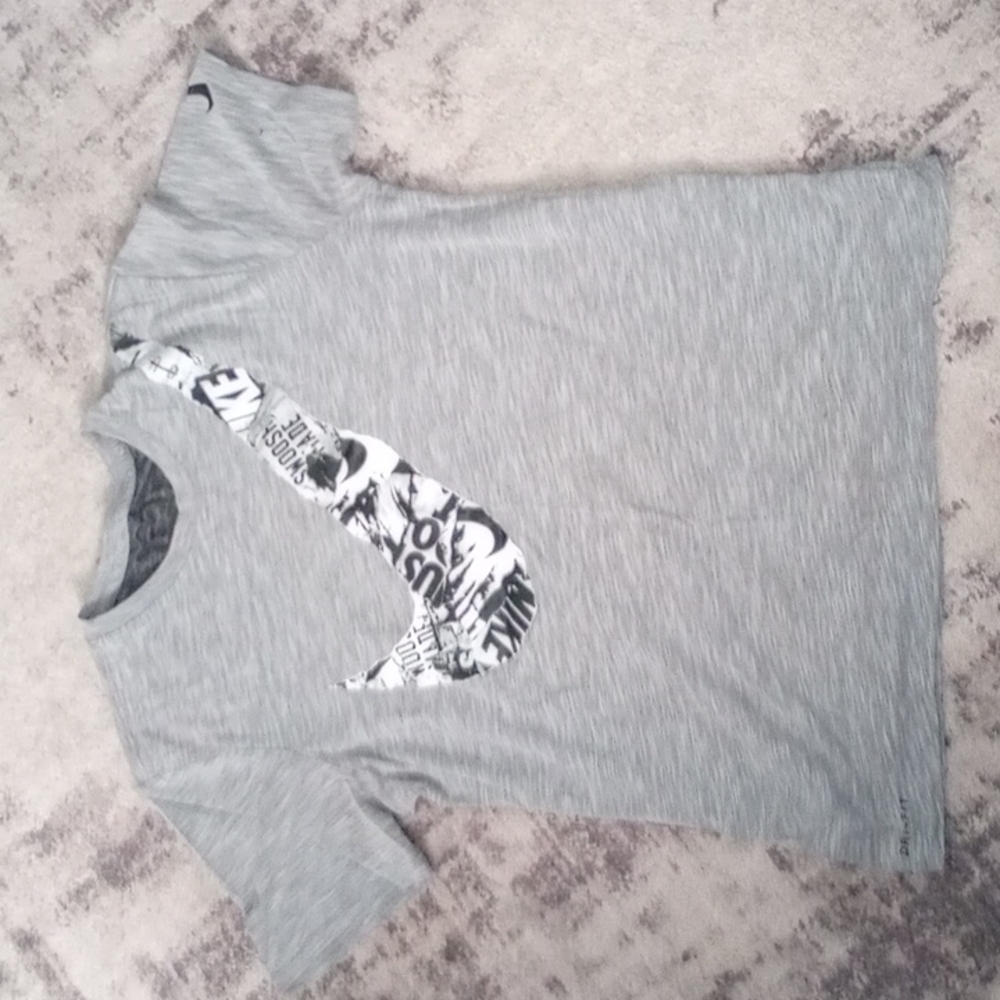 Tee shirt